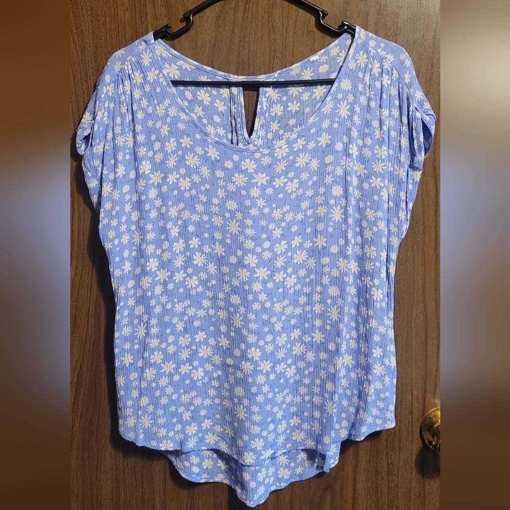 Cute flowy daisy top L